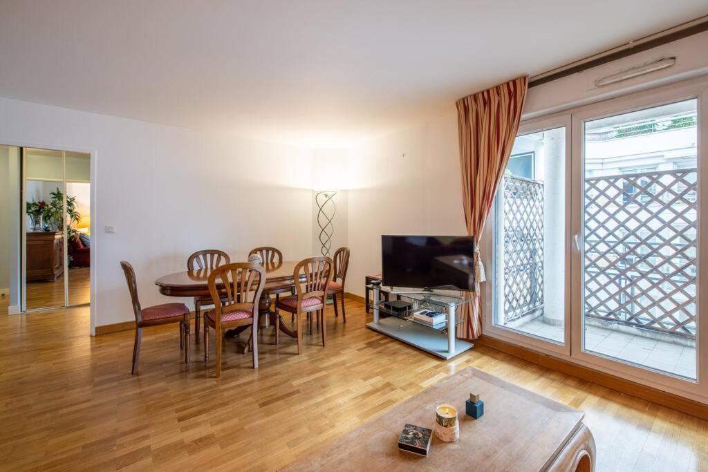 Chambery - Family Apartment In The 15Th District Of Париж Екстериор снимка